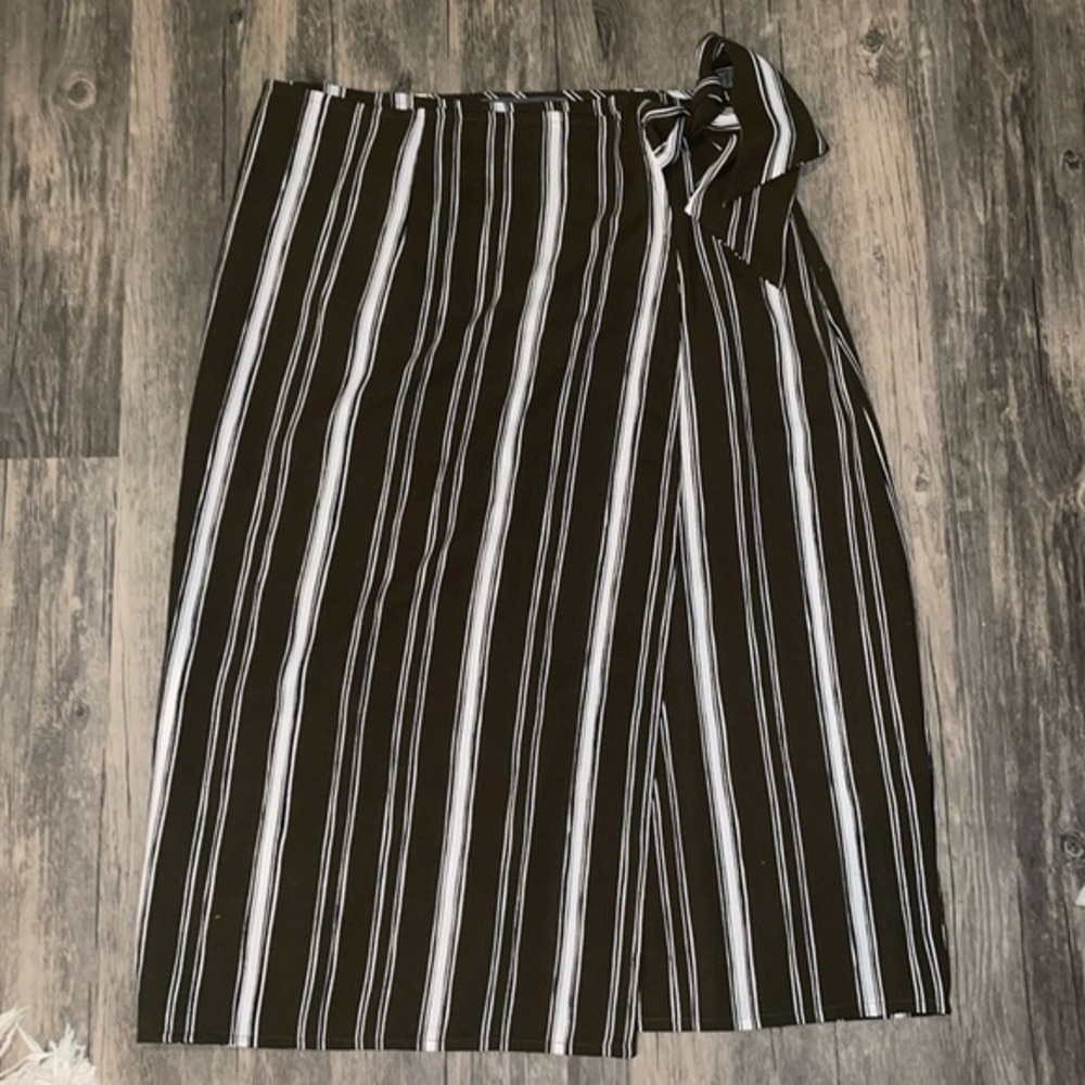 Anthropologie - Sunday In Brooklyn woman’s wrap skirt - small - new